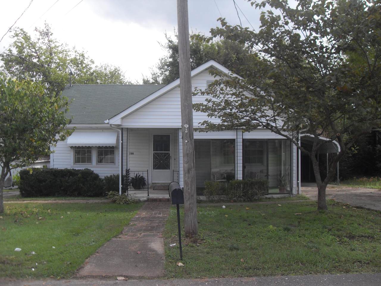 208 Guyler St - Photo 1