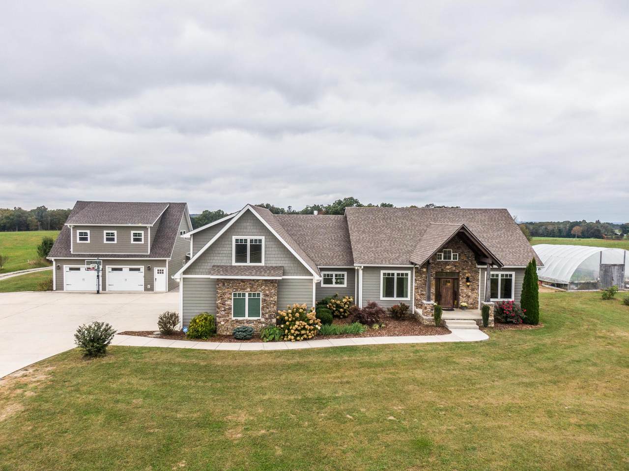 3185 Simmons Rd - Photo 1