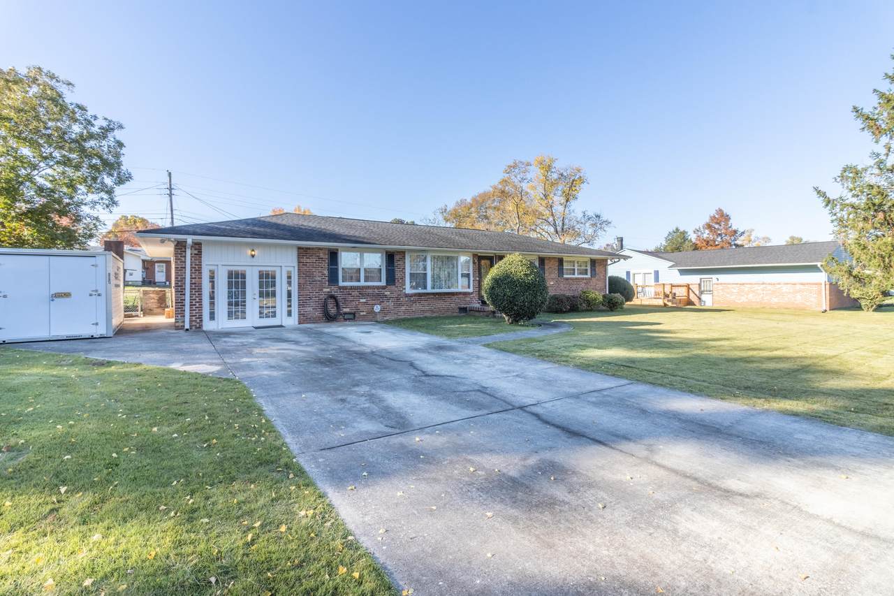 4610 Lake Hills Cir - Photo 1