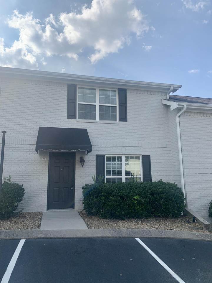 1100 Maple Tree Ln - Photo 1