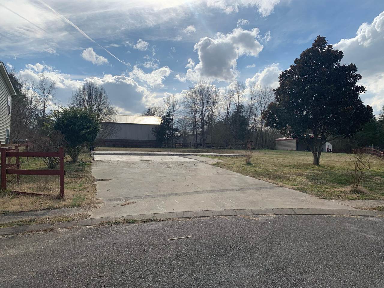 131 Meadowland Dr - Photo 1