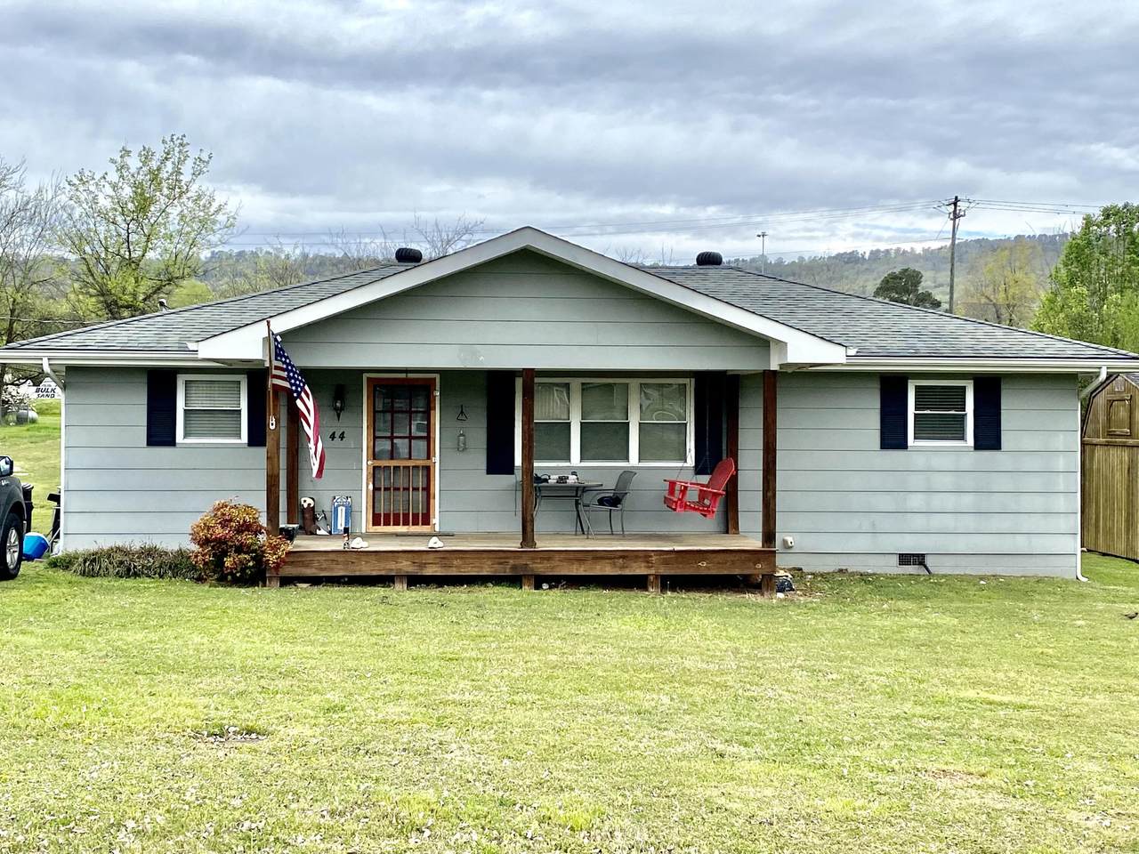 44 Pine Ave - Photo 1
