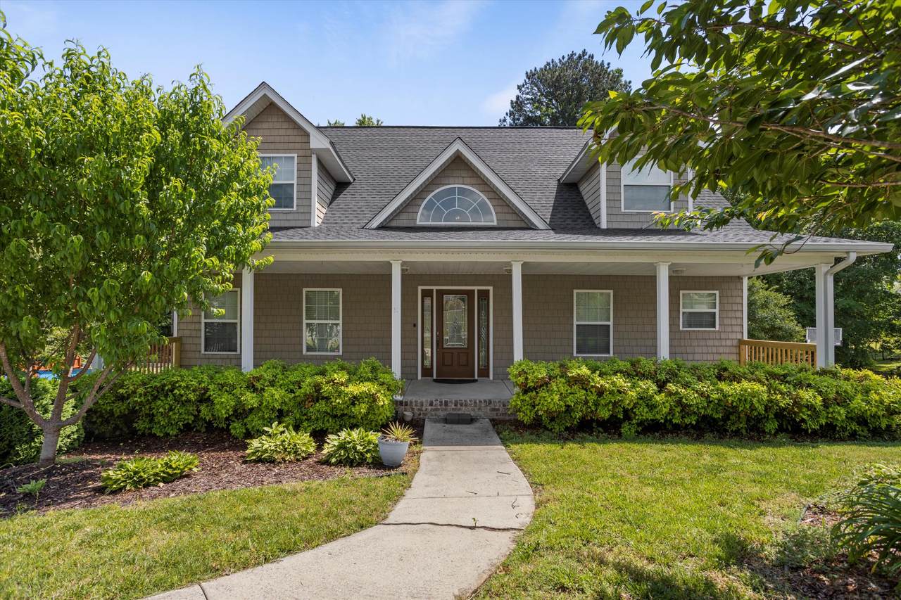 38 Elaine Dr - Photo 1