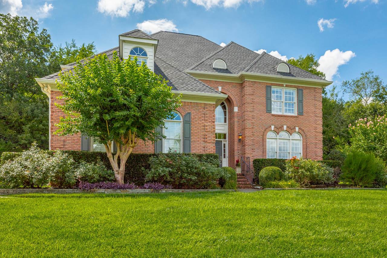 9619 Windrose Cir - Photo 1