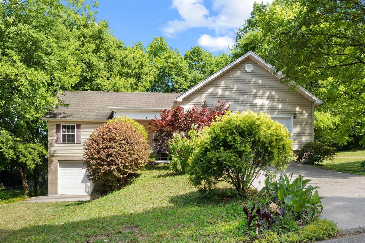 1620 Miriam Ln - Photo 1