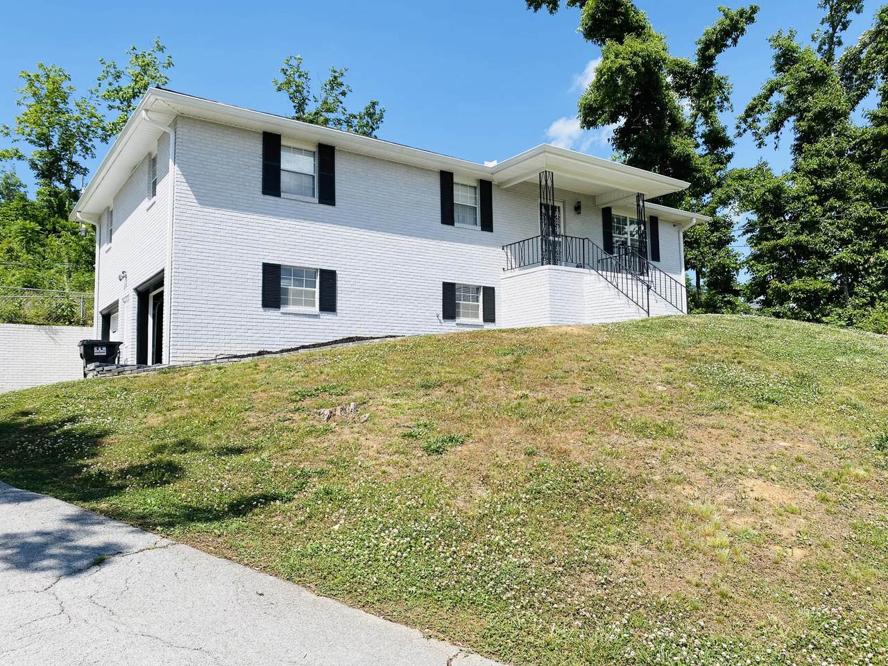 3703 Vineyard Ln - Photo 1