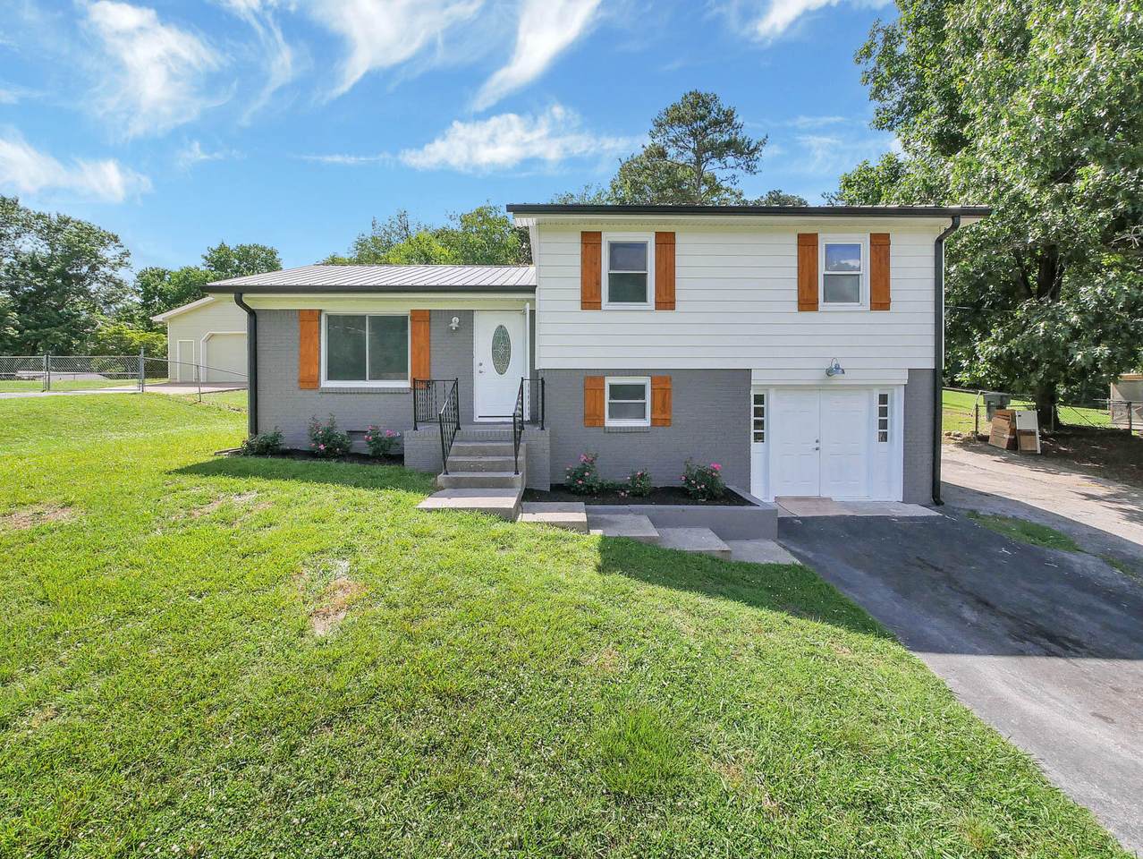 63 Barton St - Photo 1