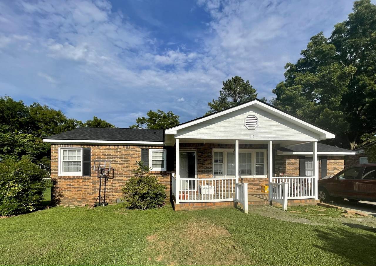 1110 N Dennis Ave - Photo 1