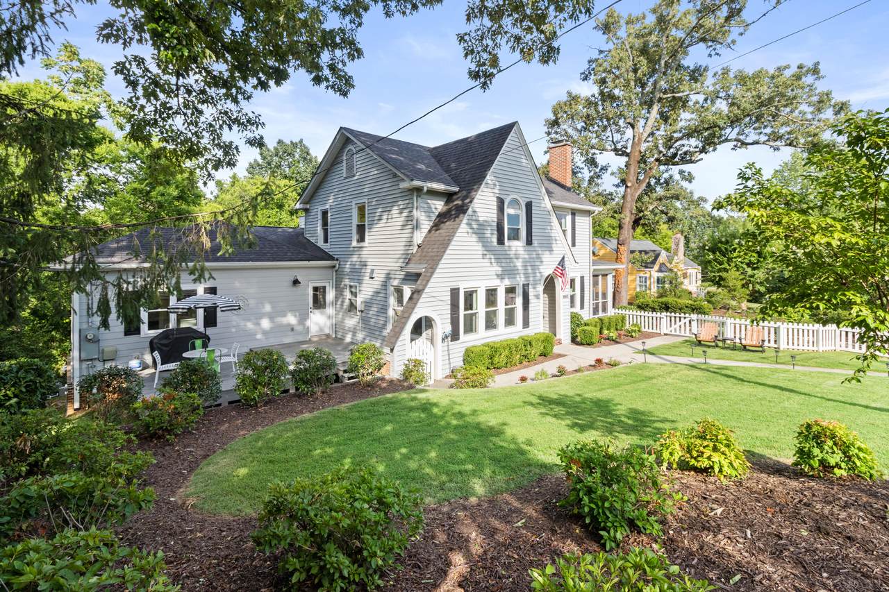 1003 Mt Vernon Ave - Photo 1