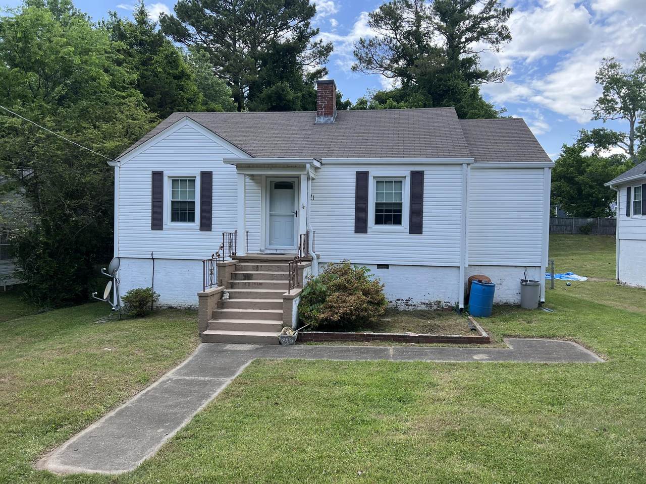 921 Emmett Ave - Photo 1