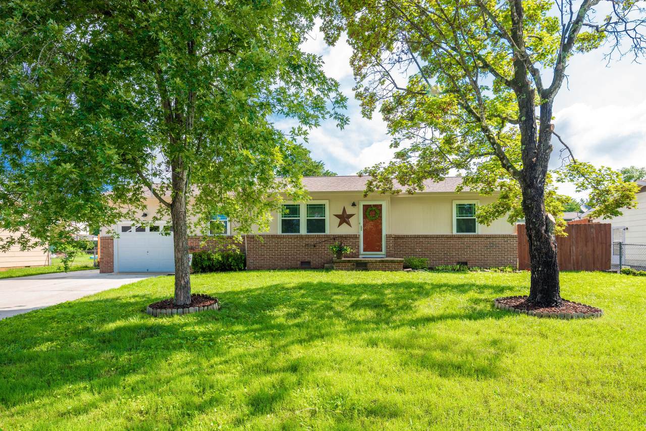 1837 Prairie Cir - Photo 1