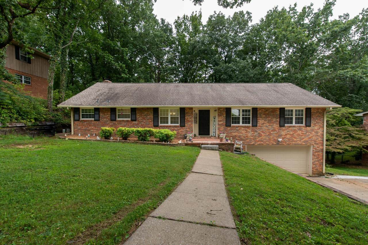 1004 Justine Ln - Photo 1