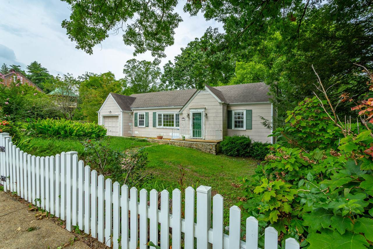 1827 Auburndale Ave - Photo 1