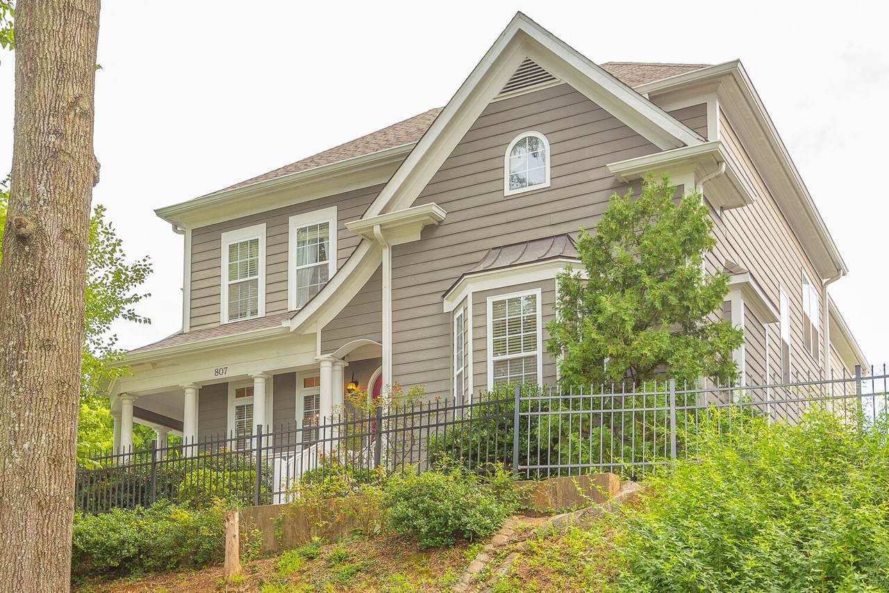 807 10th St - Photo 1