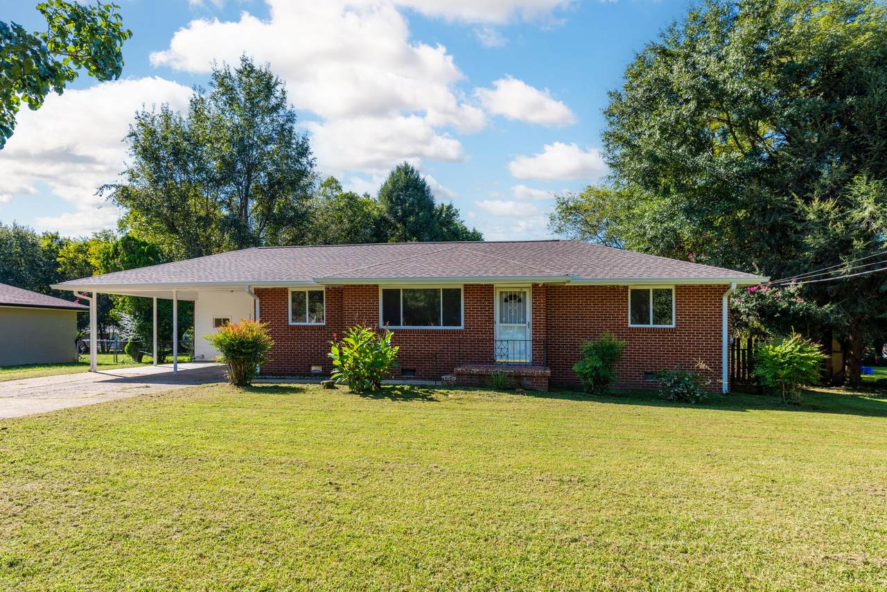 220 Hiawatha Cir - Photo 1