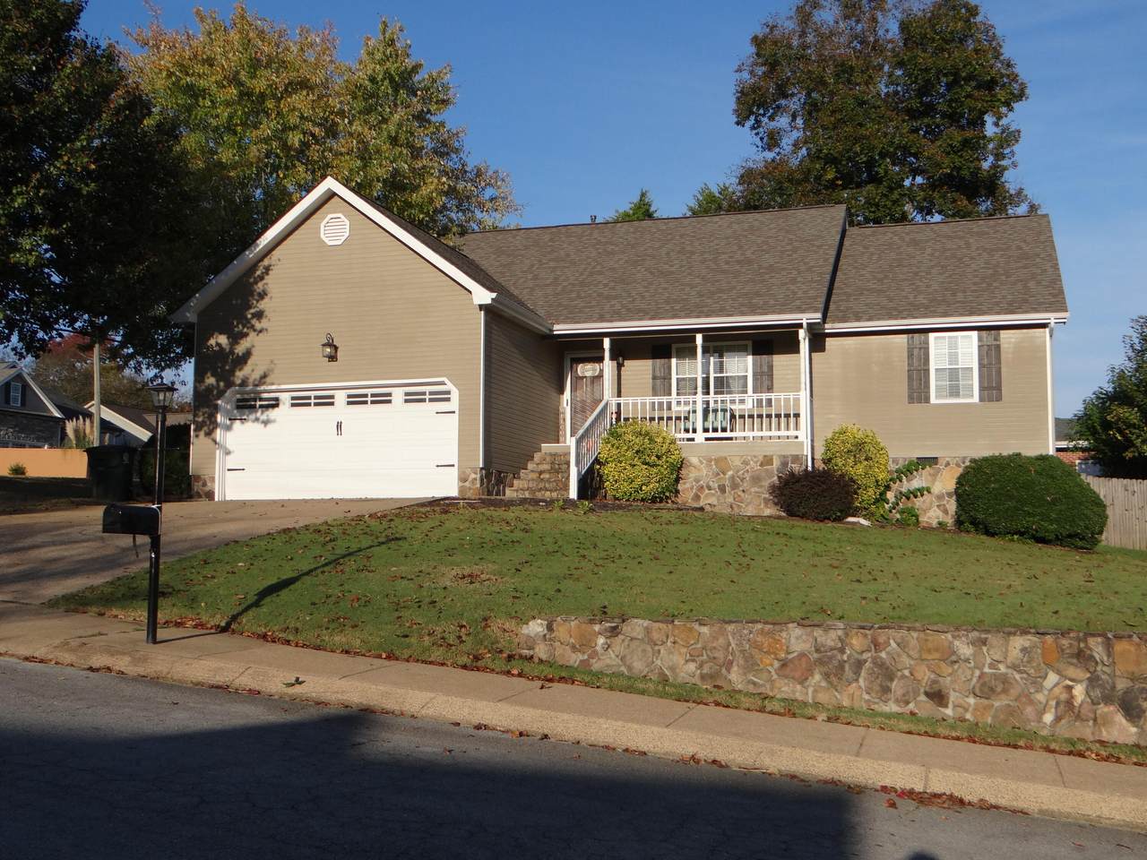 2501 Cedarton Ct - Photo 1