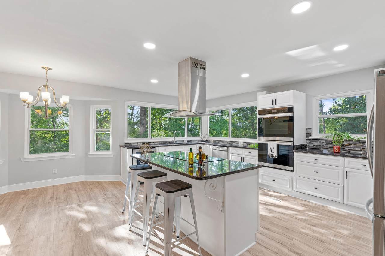 555 Benson Dr - Photo 1