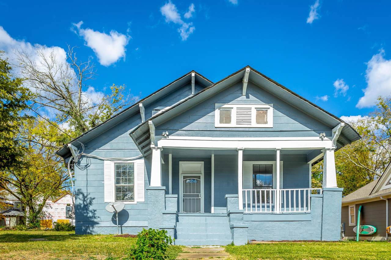 2111 Chamberlain Ave - Photo 1
