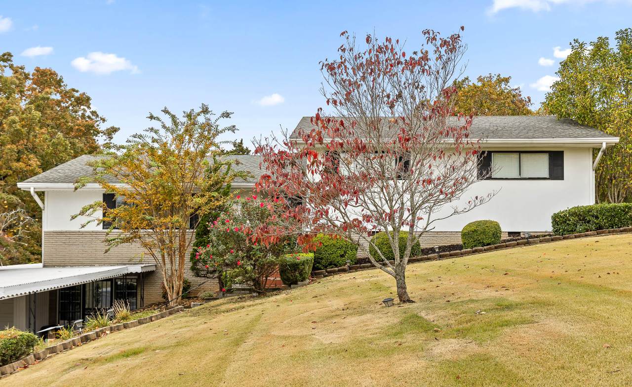 5605 Crestview Dr - Photo 1