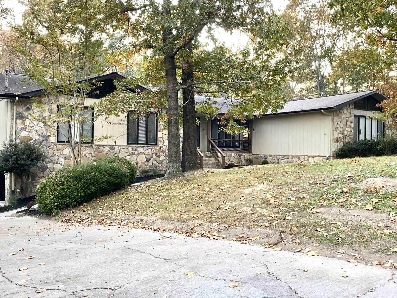 207 Redwood Rd - Photo 1