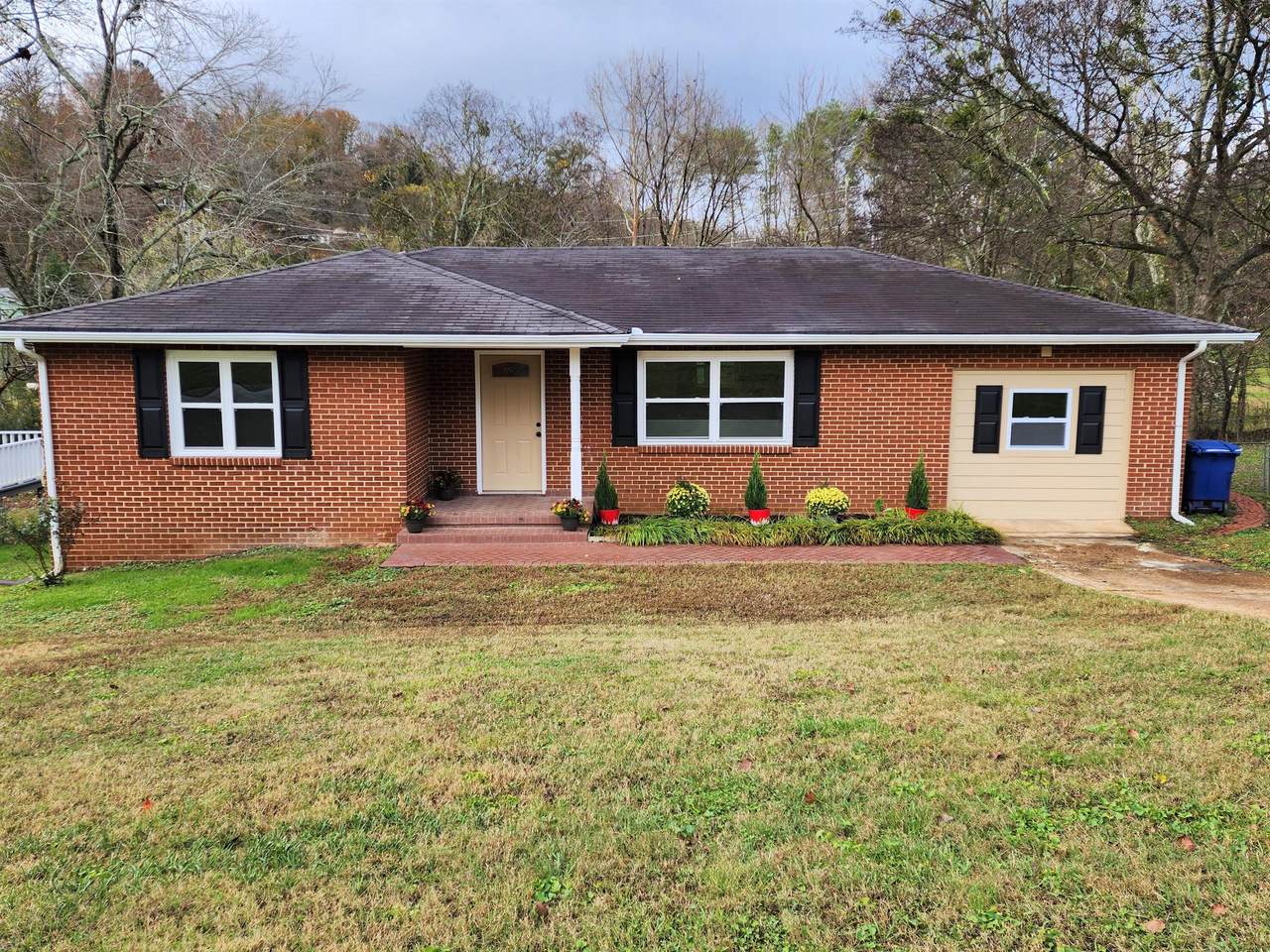 426 Glenhill Cir - Photo 1
