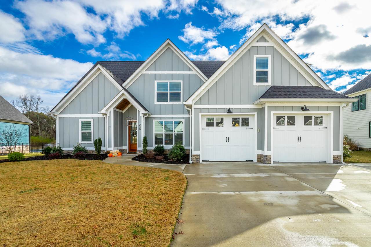 240 Pine Lakes Dr - Photo 1