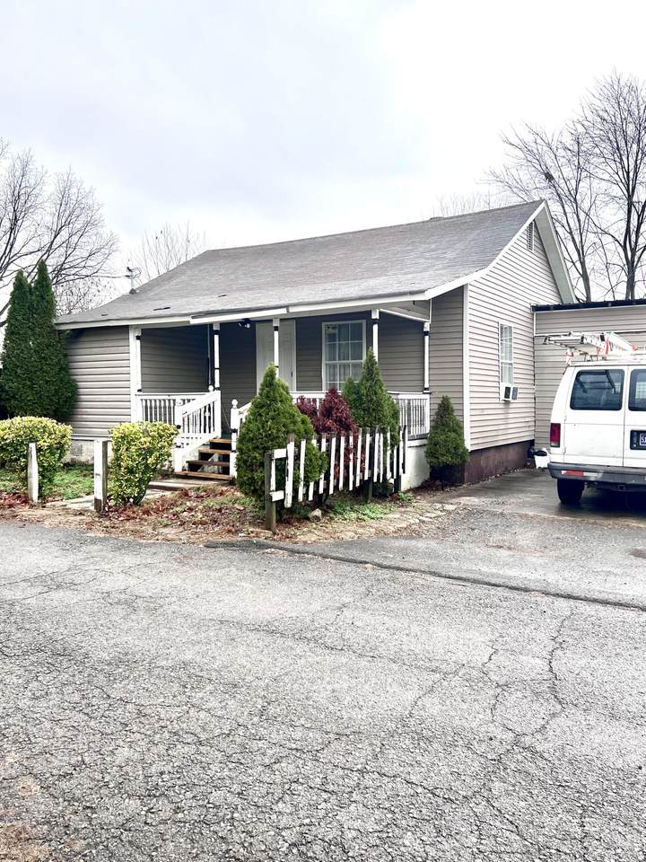 1670 Winnetawka Ave - Photo 1