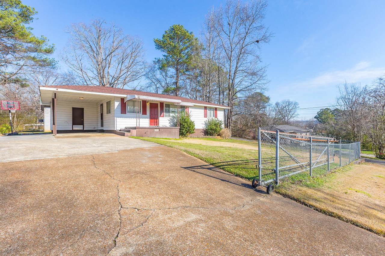 812 Lynn Ln - Photo 1