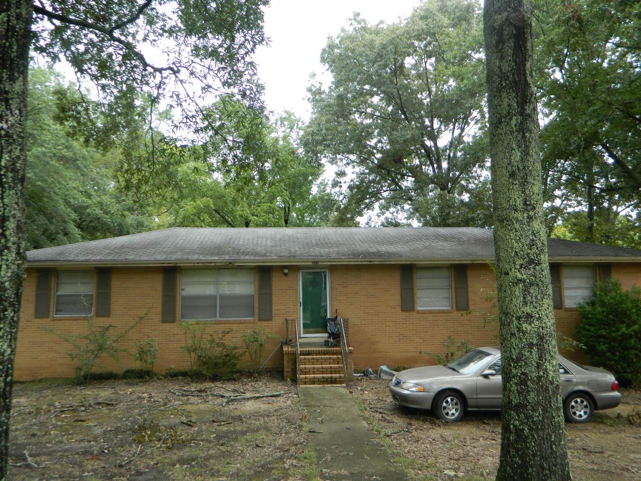 201 Clark St - Photo 1