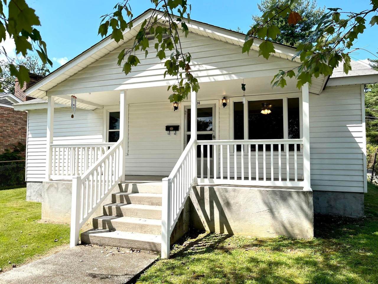 606 Elm Ave - Photo 1