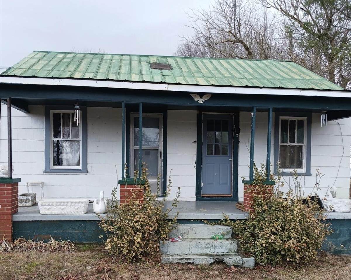 312 Nelson St - Photo 1
