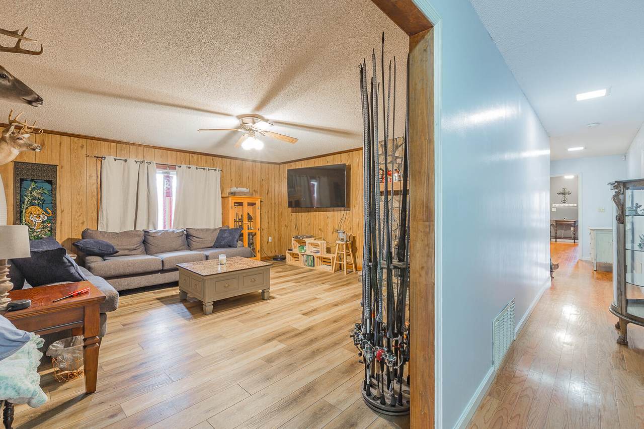 1025 Sourwood Ln - Photo 1