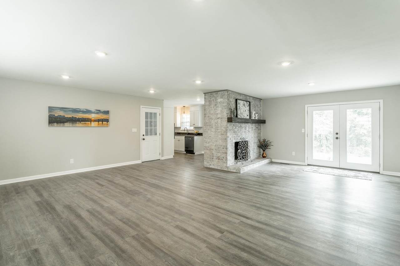 1403 Clearpoint Dr - Photo 1