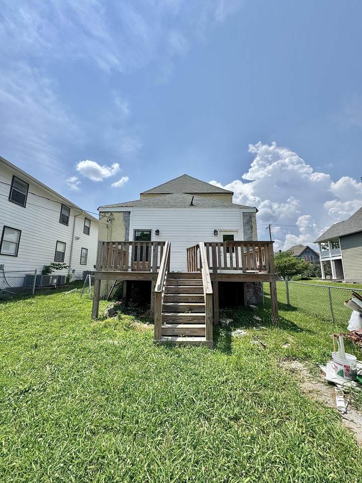 1622-3 Read Avenue - Photo 1