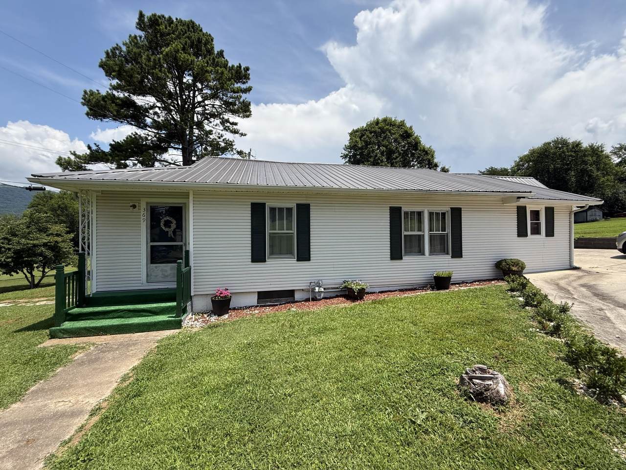 369 Illinois Avenue - Photo 1