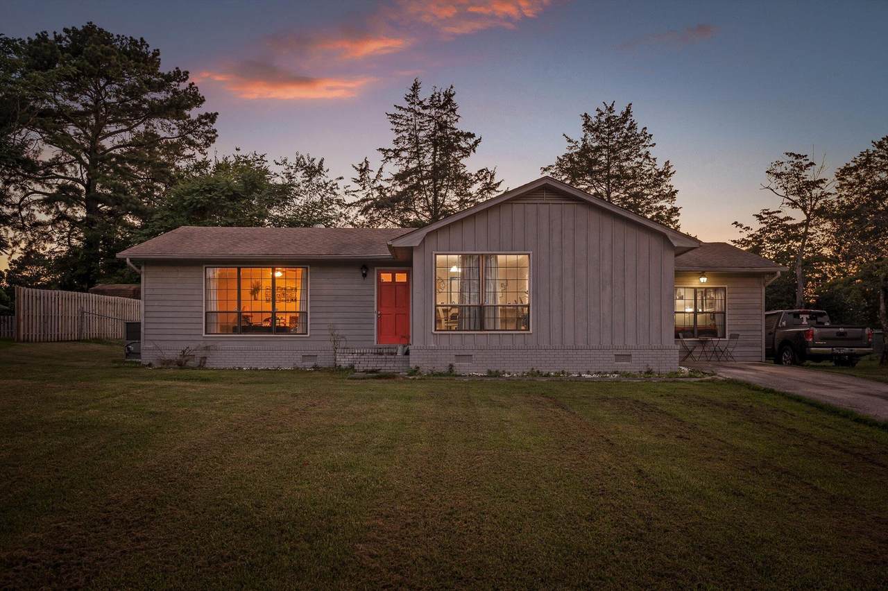 624 Karen Street - Photo 1