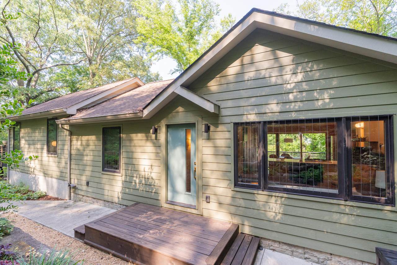 4205 Seneca Avenue - Photo 1