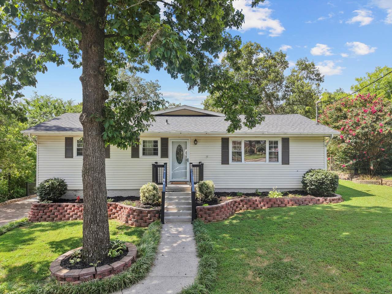 420 Marlow Drive - Photo 1