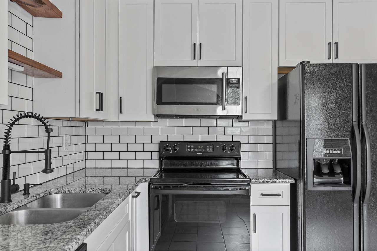 3415 Montview Drive - Photo 1