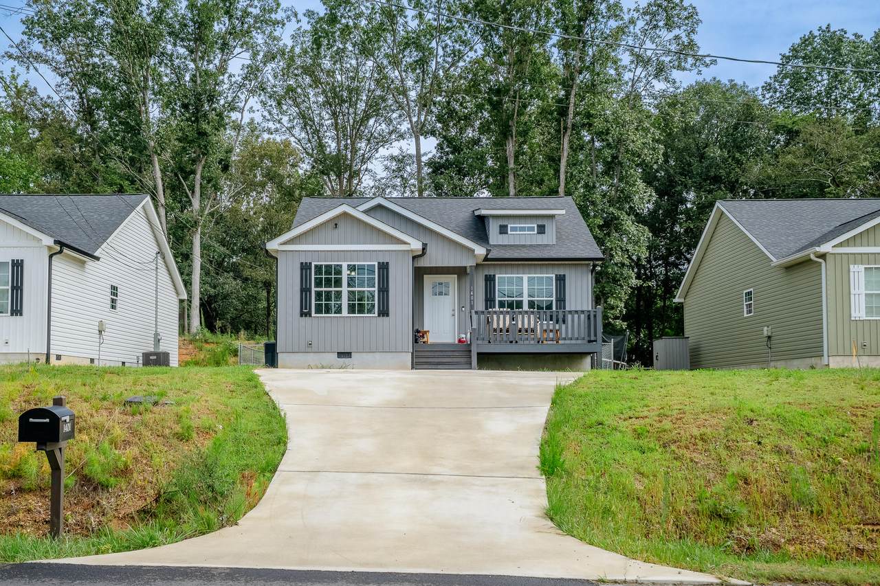 1401 Eastbrook Southeast Drive - Photo 1