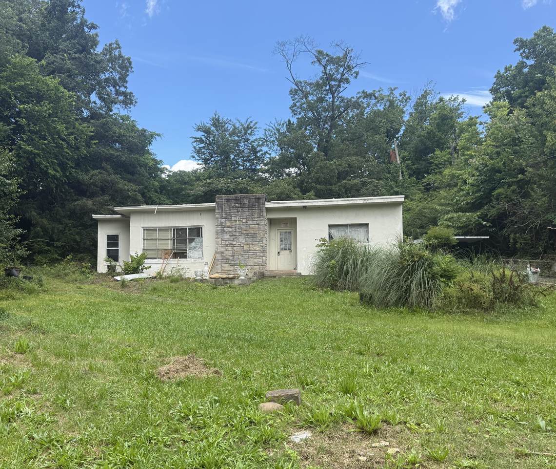 3915 Sunset Avenue - Photo 1