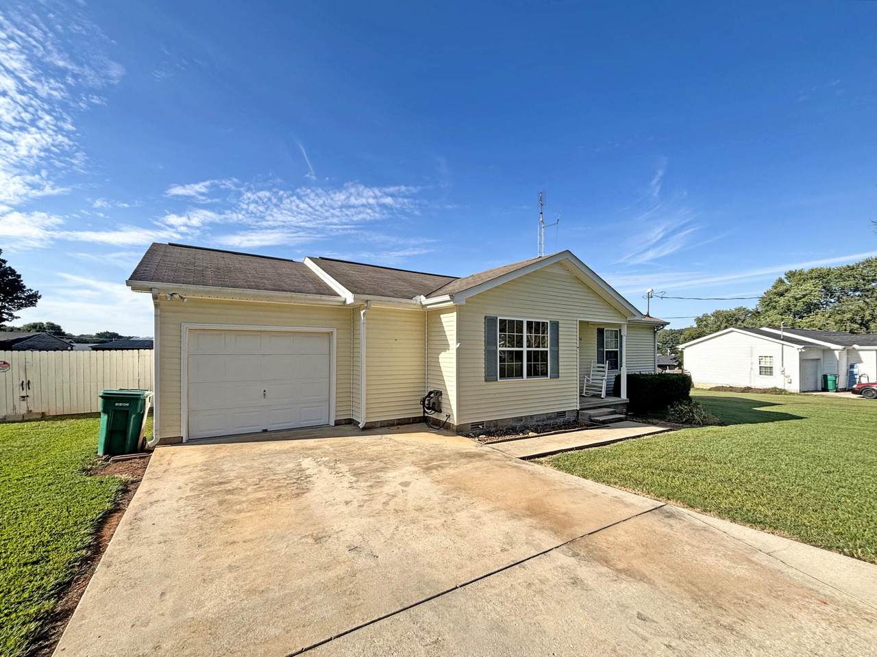 114 11th Avenue - Photo 1