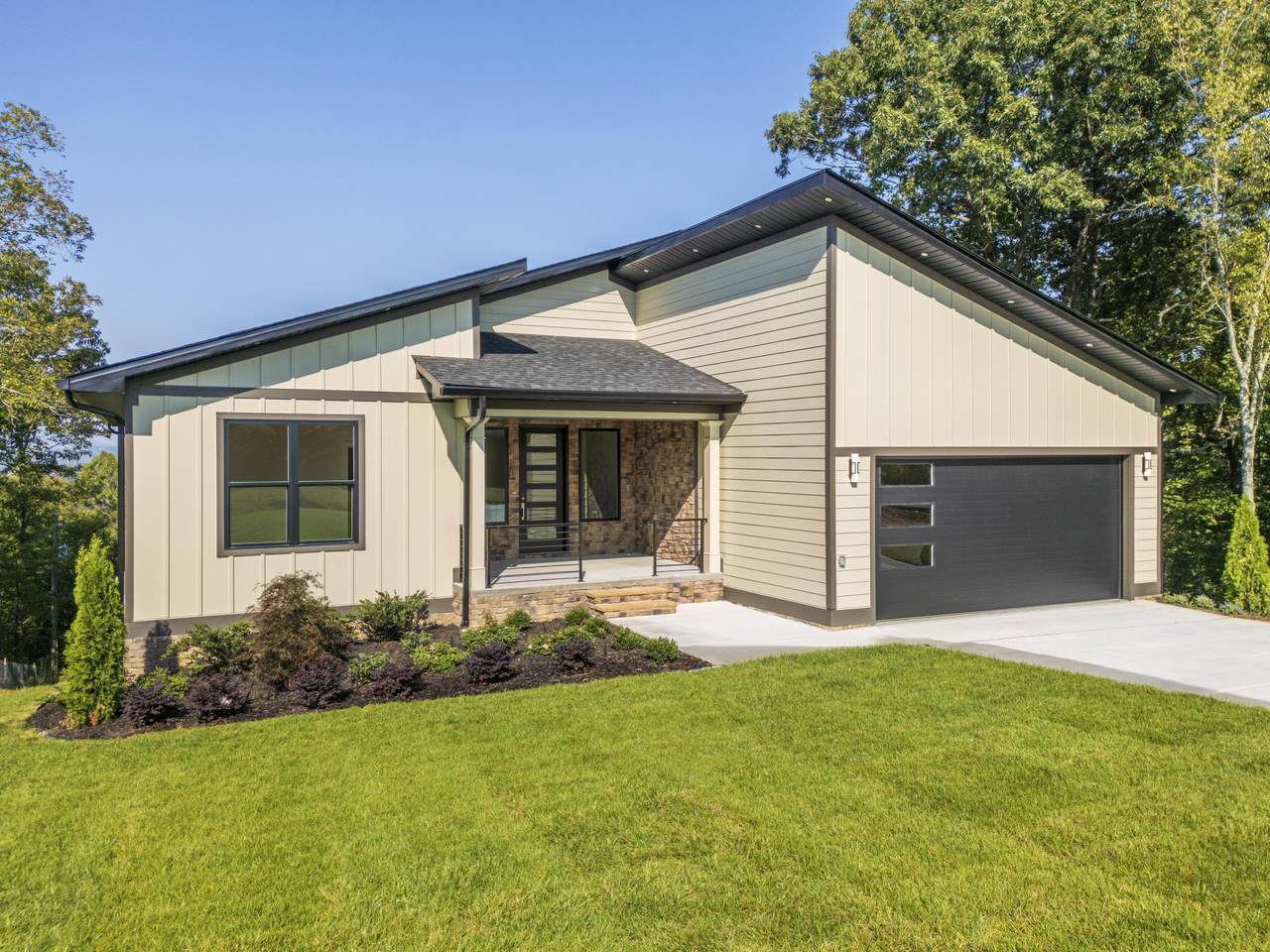 1015 Panorama Drive - Photo 1