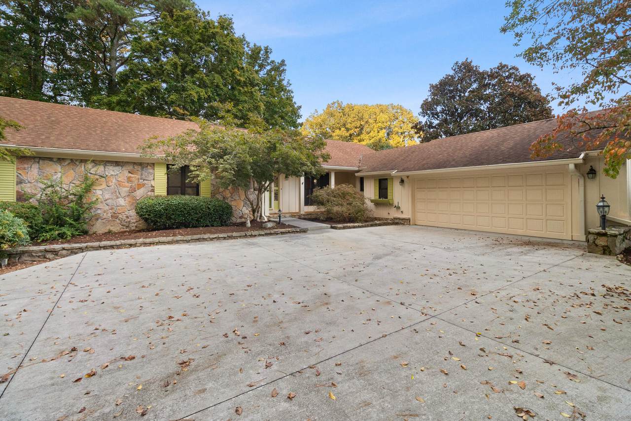 3422 Ramblewood Circle - Photo 1