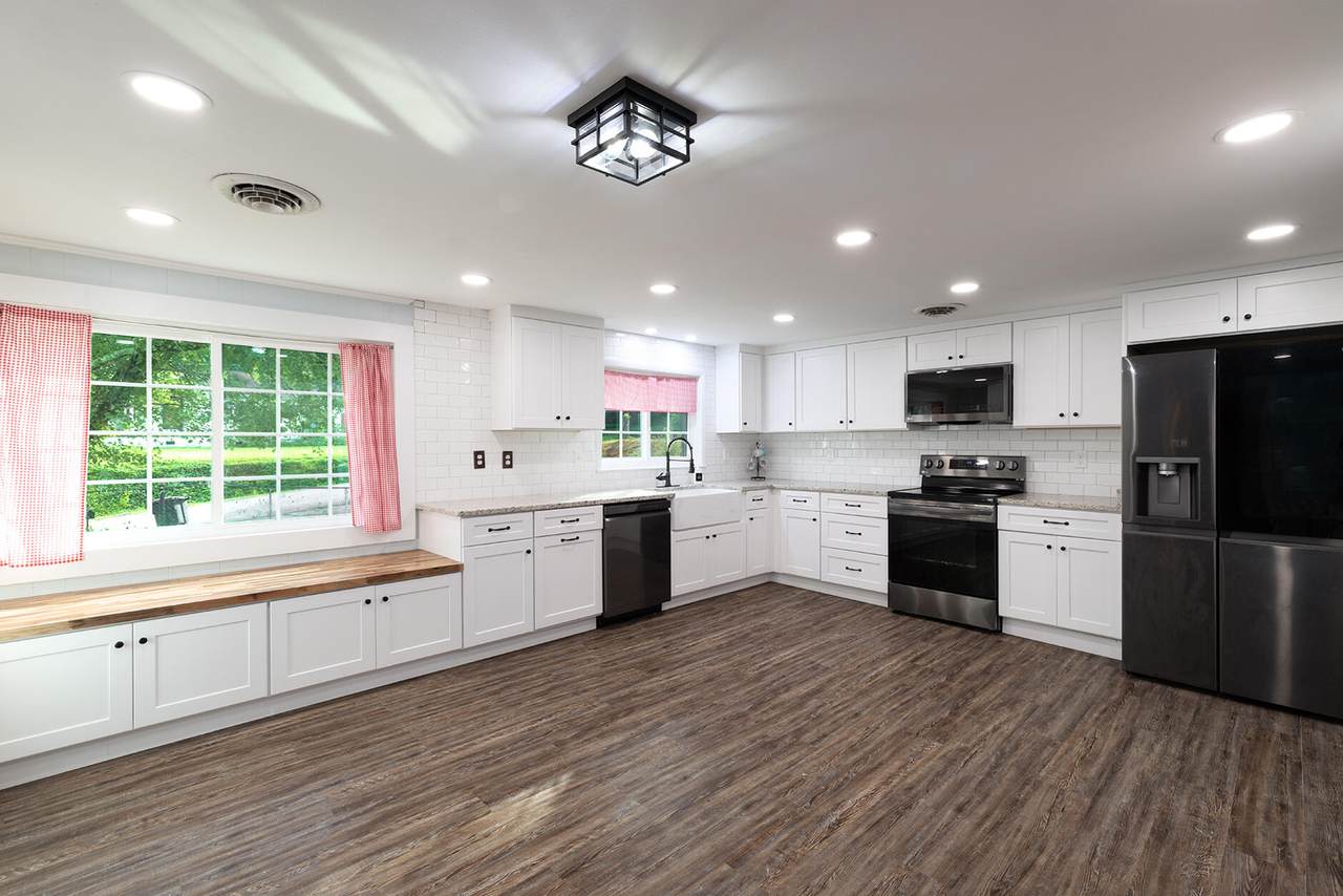 11138 Hallett Street - Photo 1