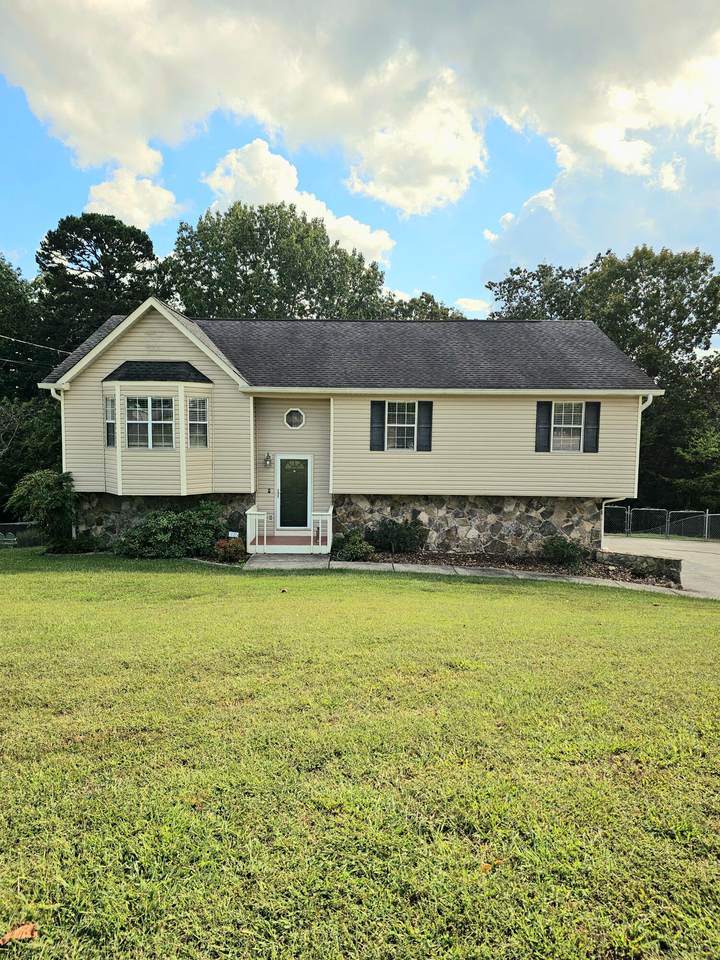 325 Glenda Lane - Photo 1