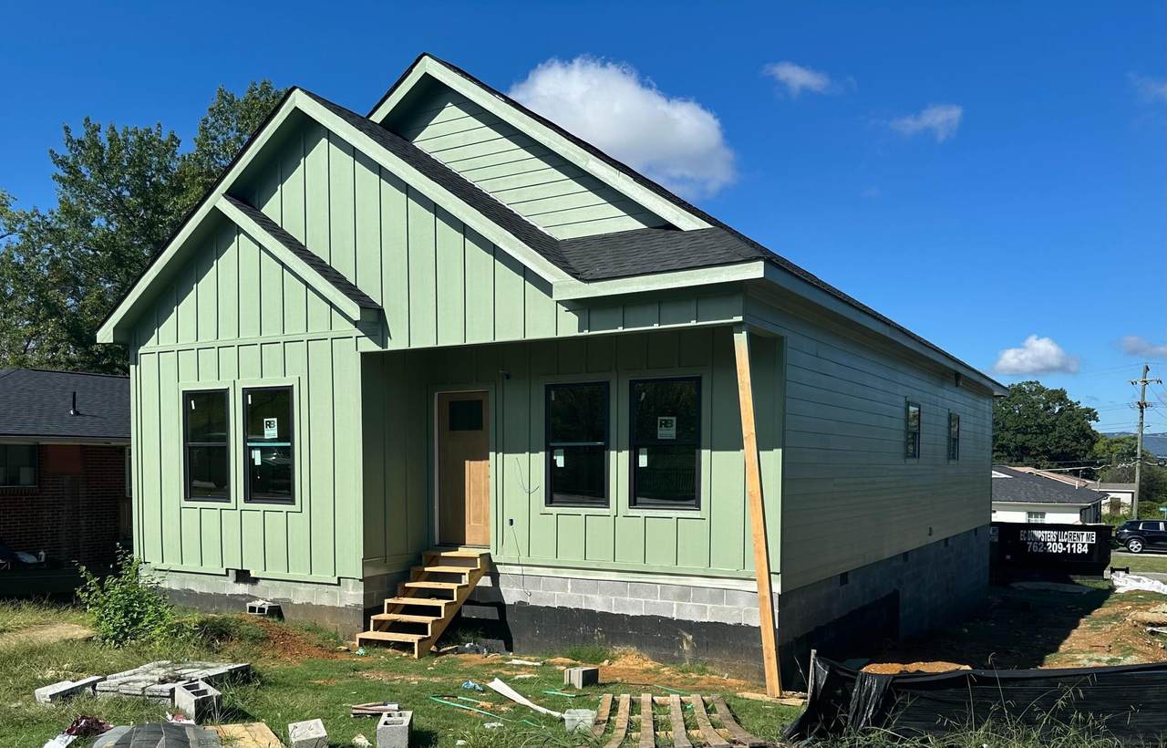 925 Chamberlain Avenue - Photo 1