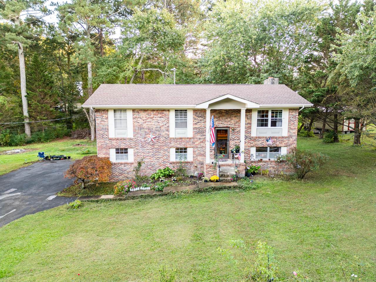 201 Laurelwood Circle - Photo 1