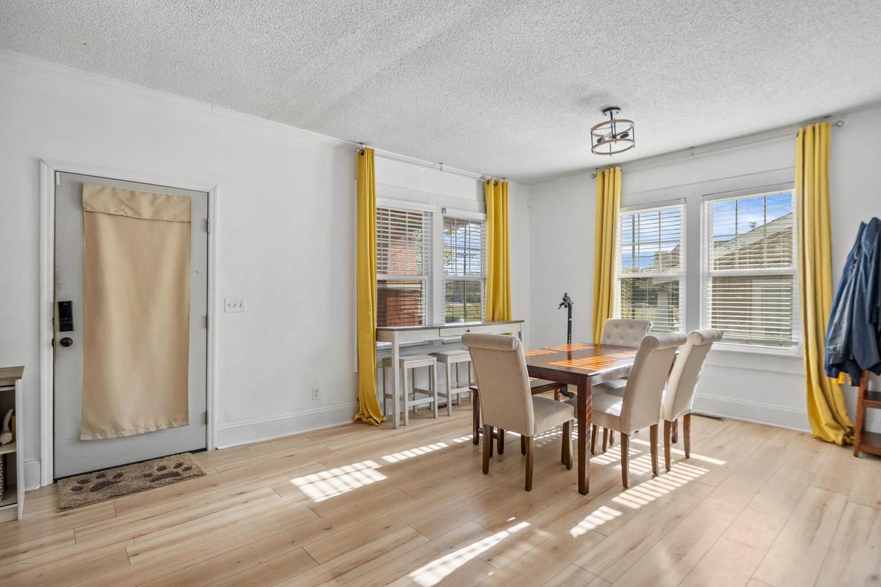 1712 Bennett Avenue - Photo 1