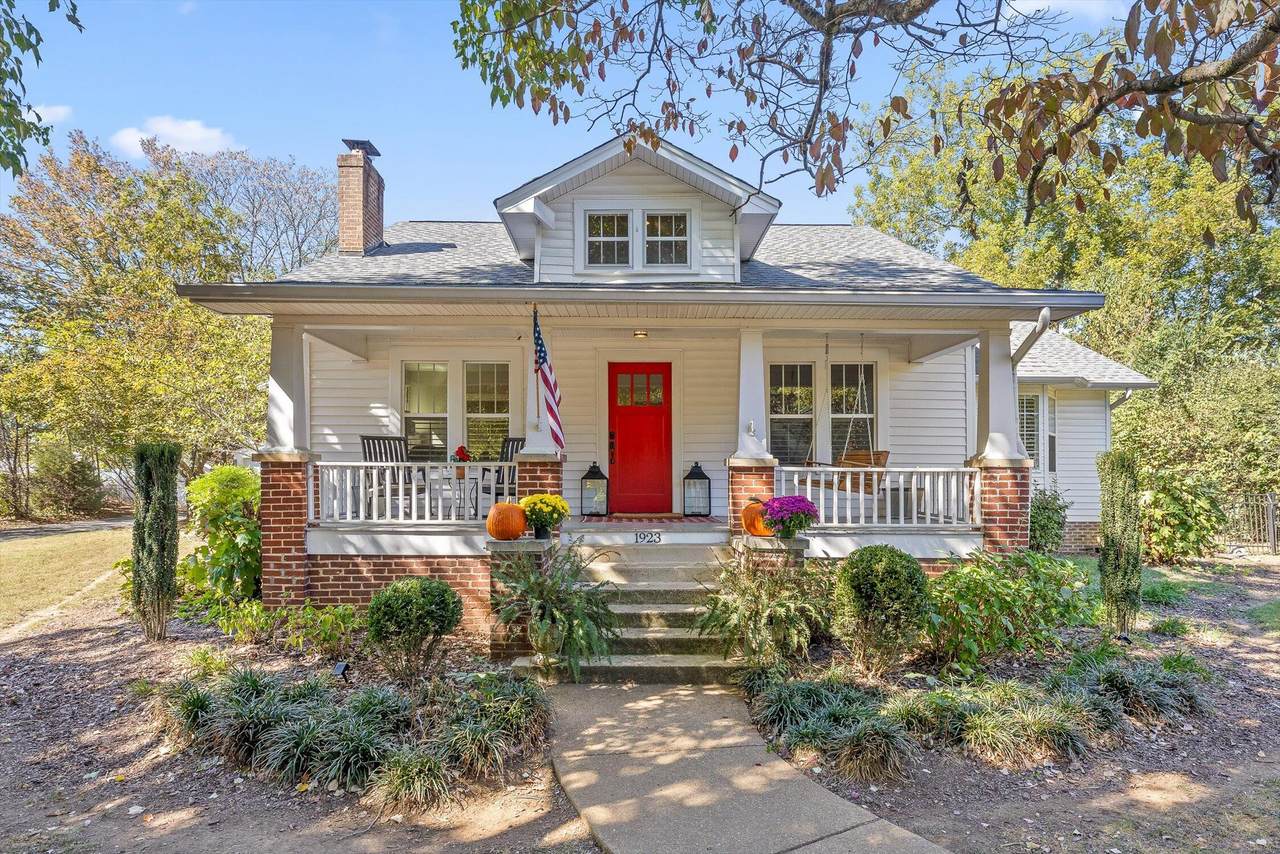 1923 Oak Street - Photo 1